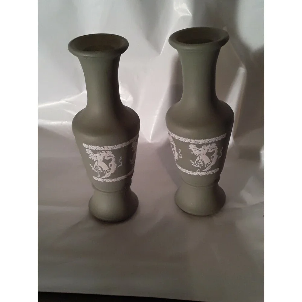 Wedgwood Style Vase Green Vases Roman Style White & Green Floral Decorations